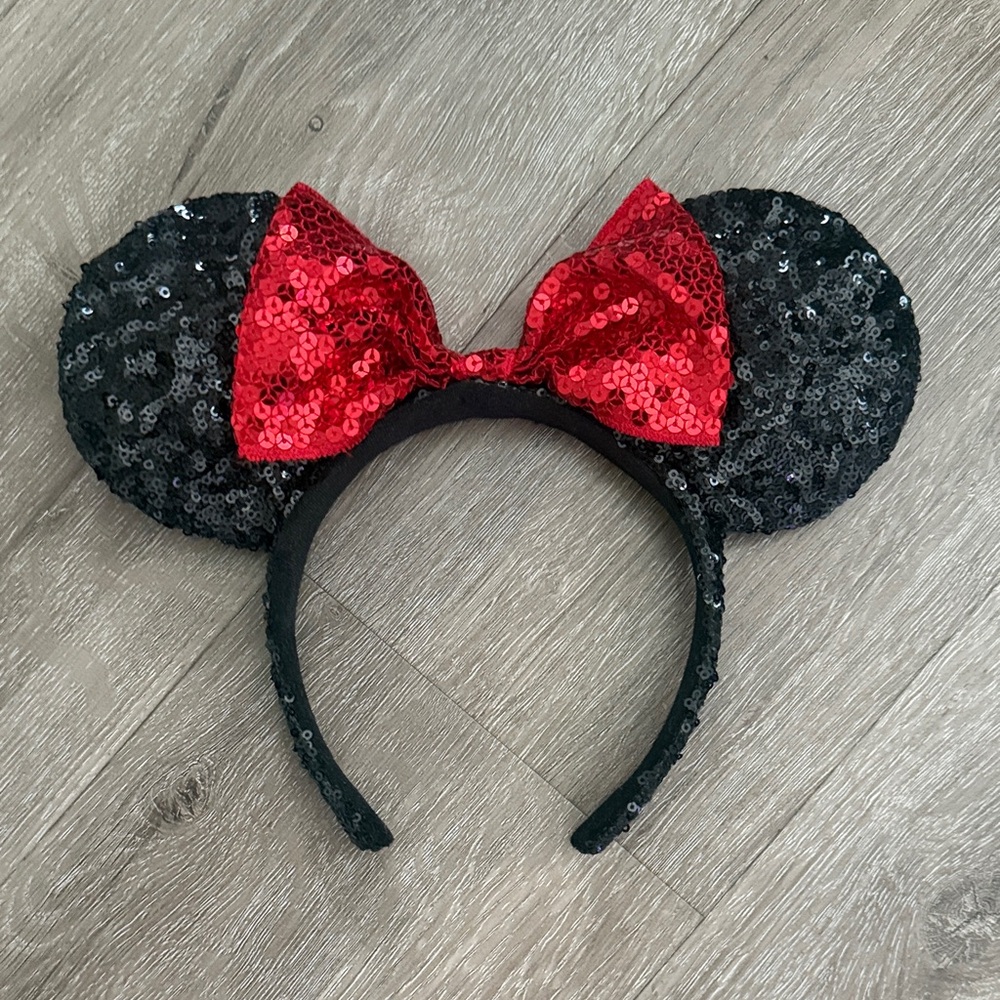 Disneyland resort Sequin Minnie Mouse Ears